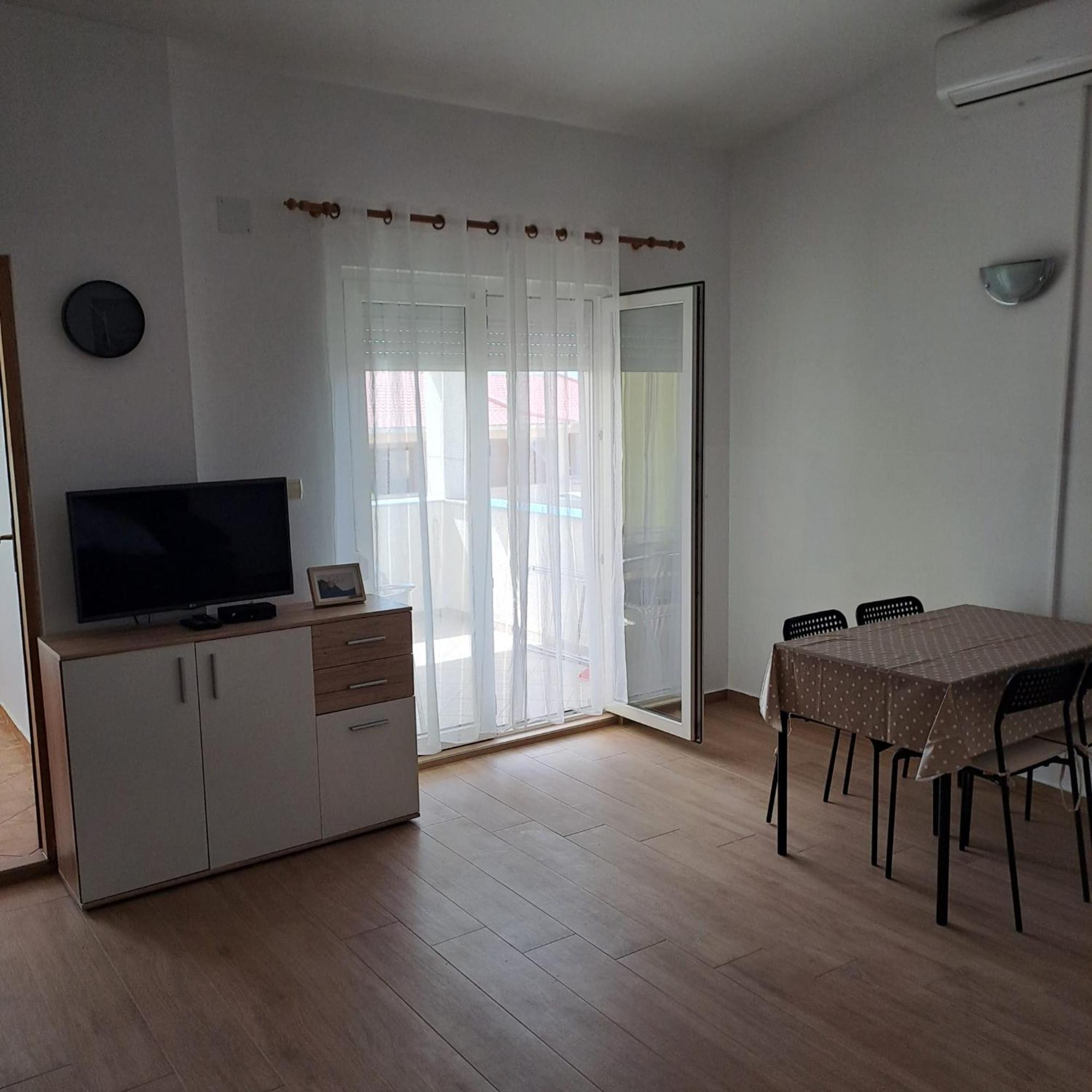 Apartments Cecilija Povljana Ngoại thất bức ảnh